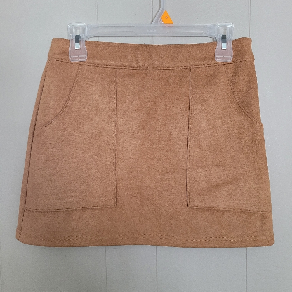 Lulus tan Suede Mini Skirt w/pockets! M